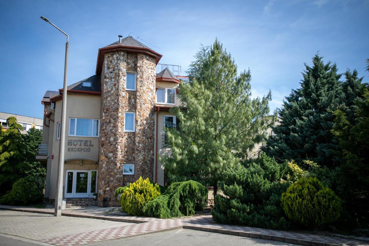 Korona Hotel és Étterem Püspökladány Extérieur photo