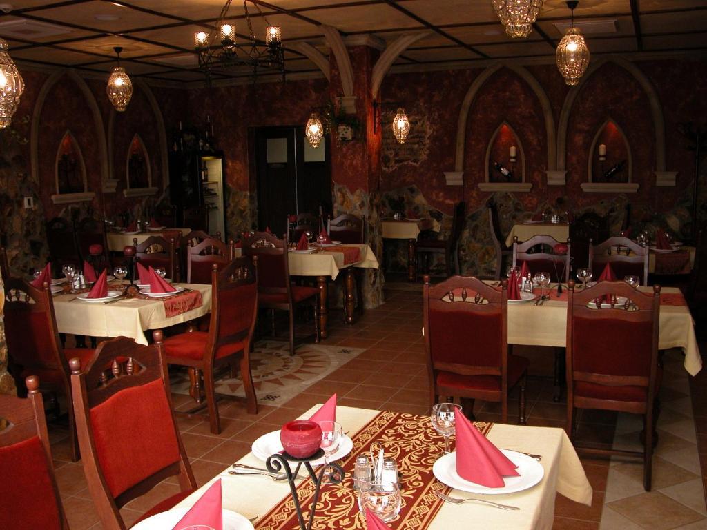 Korona Hotel és Étterem Püspökladány Extérieur photo
