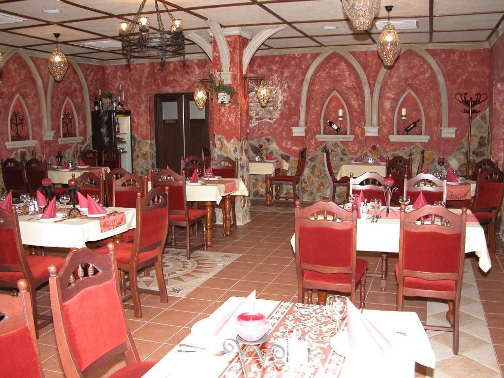Korona Hotel és Étterem Püspökladány Extérieur photo