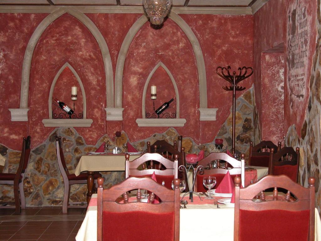 Korona Hotel és Étterem Püspökladány Extérieur photo