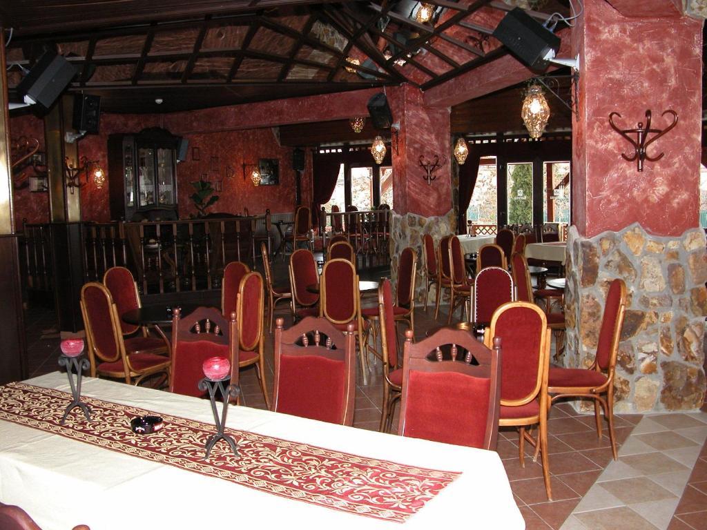 Korona Hotel és Étterem Püspökladány Extérieur photo